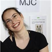 Enseignante du 1er degré, polyvalente, souriante, empathique et à l’écoute, aide possible dans toutes les matières de primaire